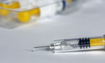 Singapur nie wstrzymał szczepień przeciw grypie