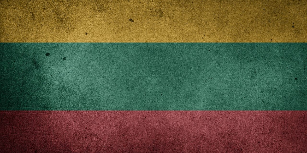 Litwa nie zniosła zakazu noszenia maseczek