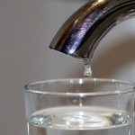 Woda skażona koronawirusem? Weryfikujemy