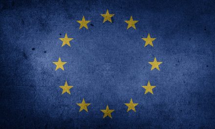Czy Unia Europejska łamie prawo, kontrolując praworządność państw członkowskich ?