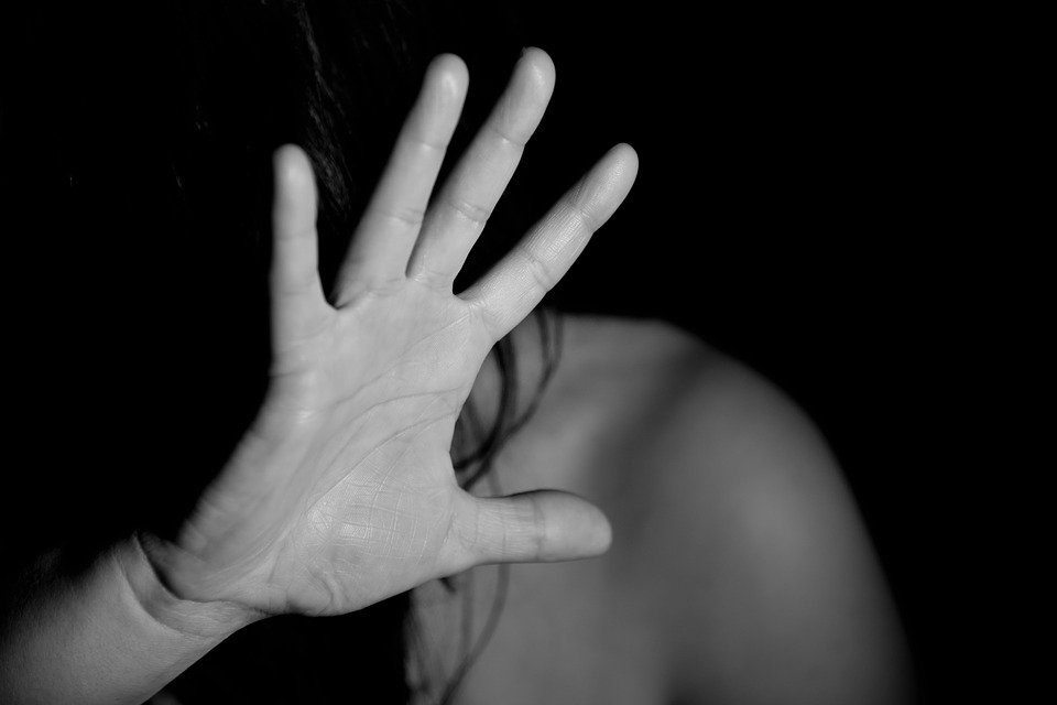 Co piąta kobieta w Polsce doświadczyła gwałtu? Weryfikacja wypowiedzi