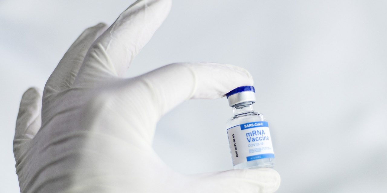 Australijskie prawodawstwo określa szczepionkę na Covid-19 jako „truciznę”? Weryfikujemy