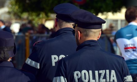 Włoscy policjanci protestowali przeciwko certyfikatom covidowym? Sprawdzamy