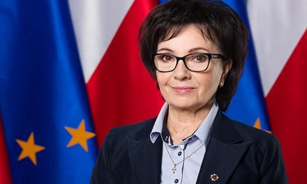 Nie, Marszałek Sejmu nie poleciała śmigłowcem do Karpacza