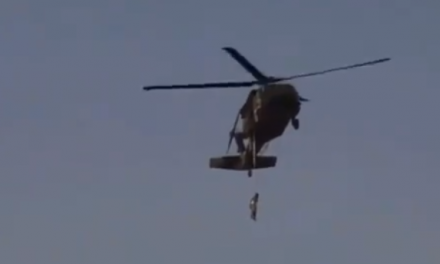 Talibowie powiesili człowieka z amerykańskiego helikoptera? Sprawdzamy