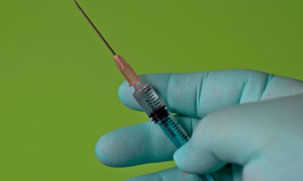 Obowiązek szczepienia przeciwko grypie dla określonych grup? Sprawdzamy