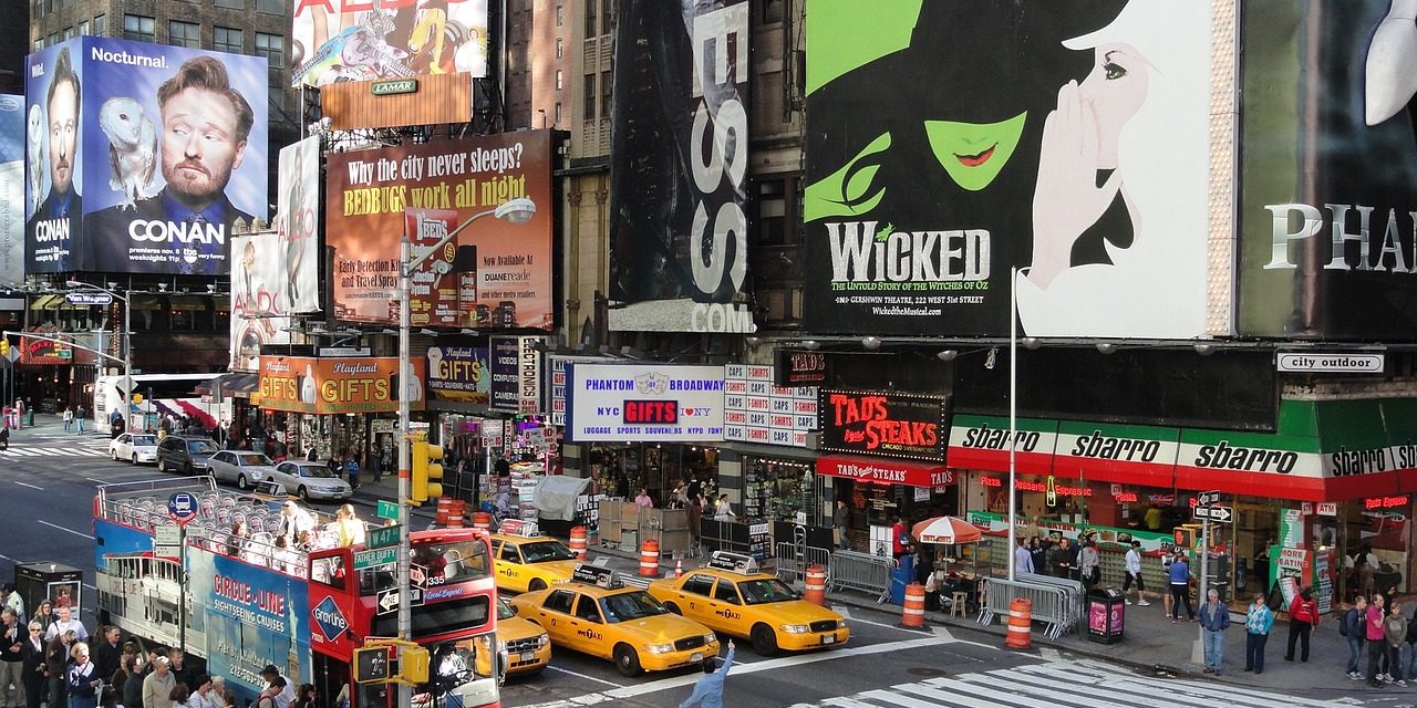 Nie, bilboardy PiS-u nie są wyświetlane na Times Square w Nowym Jorku