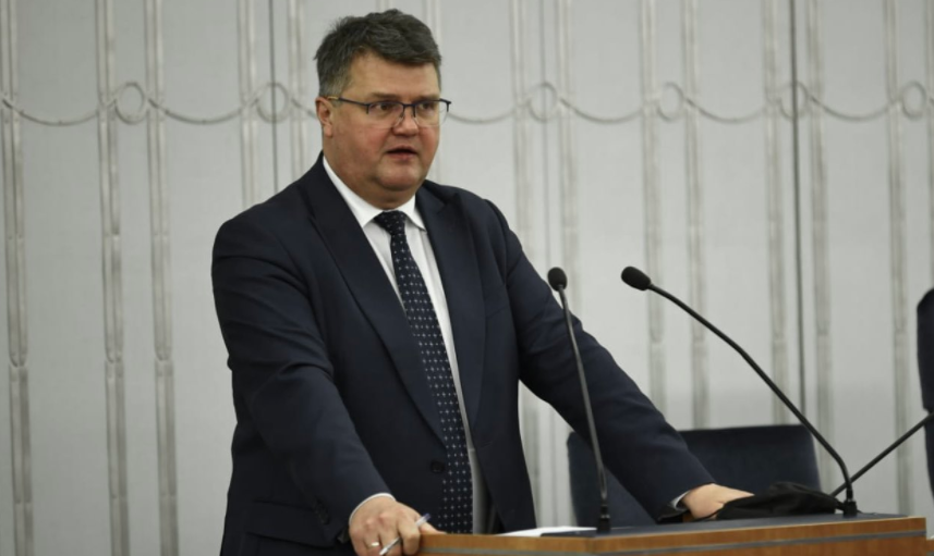 Nie, wiceminister Wąsik nie zostawił limuzyny na włączonym silniku pod Sejmem